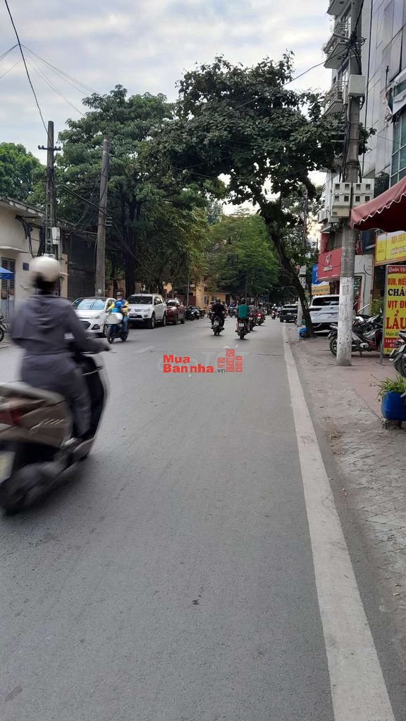 Nhà mặt ngõ ô tô tránh , dt 60m , ô tô ngủ trong nhà