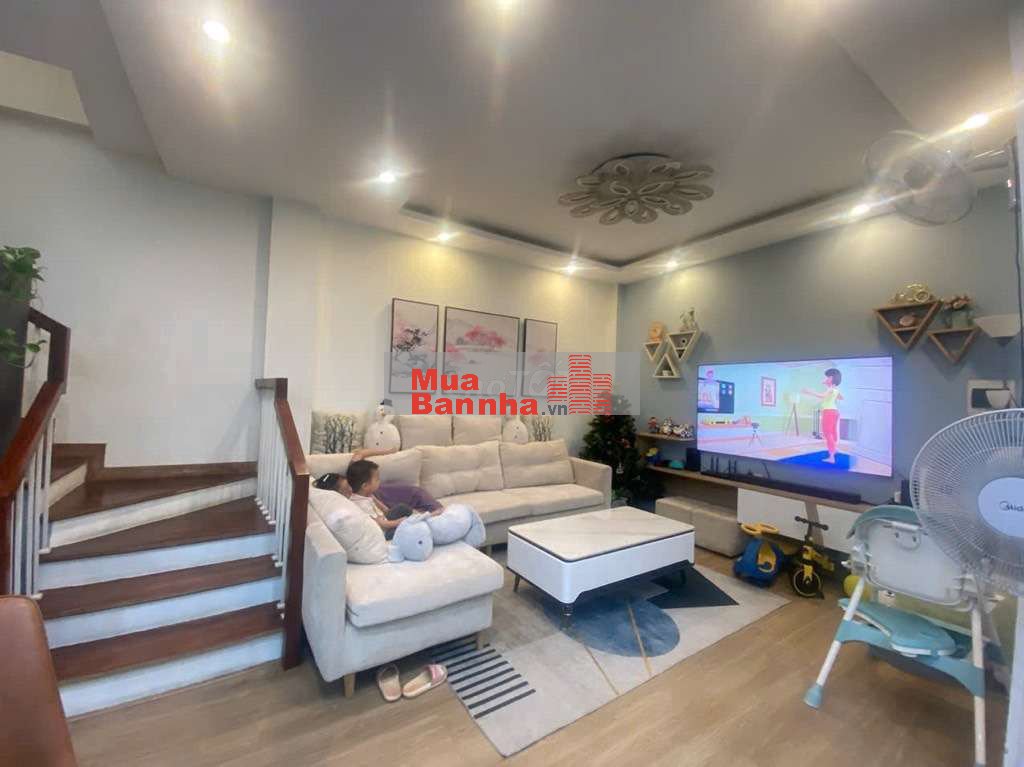 Nhà Ngọc Lâm Long Biên 56m2,Giá 9,7 tỷ, Nhà Siêu Đẹp.