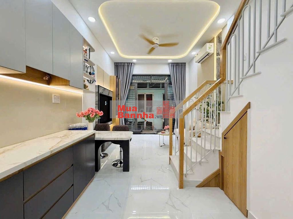 Chính chủ cần bán nhà 1 trệt 1 lầu 2pn 2wc gần chợ shc thổ cư 100%