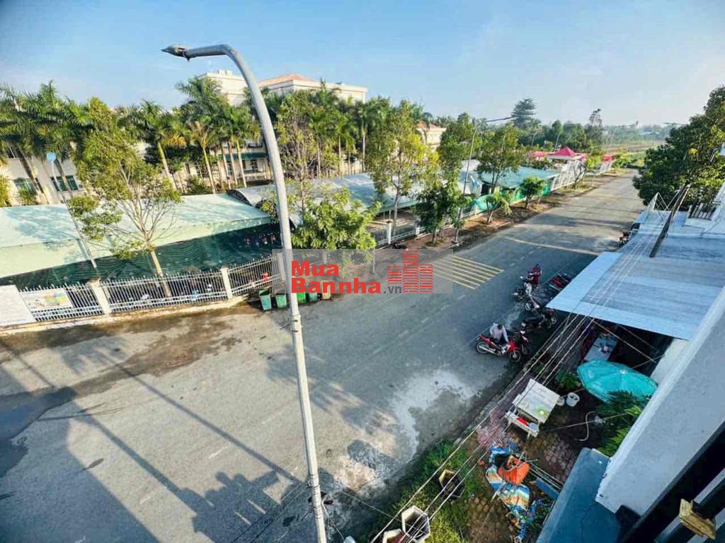 BÁN NHÀ ĐỐI DIỆN TRUNG TÂM Y TẾ HUYỆN 77m2