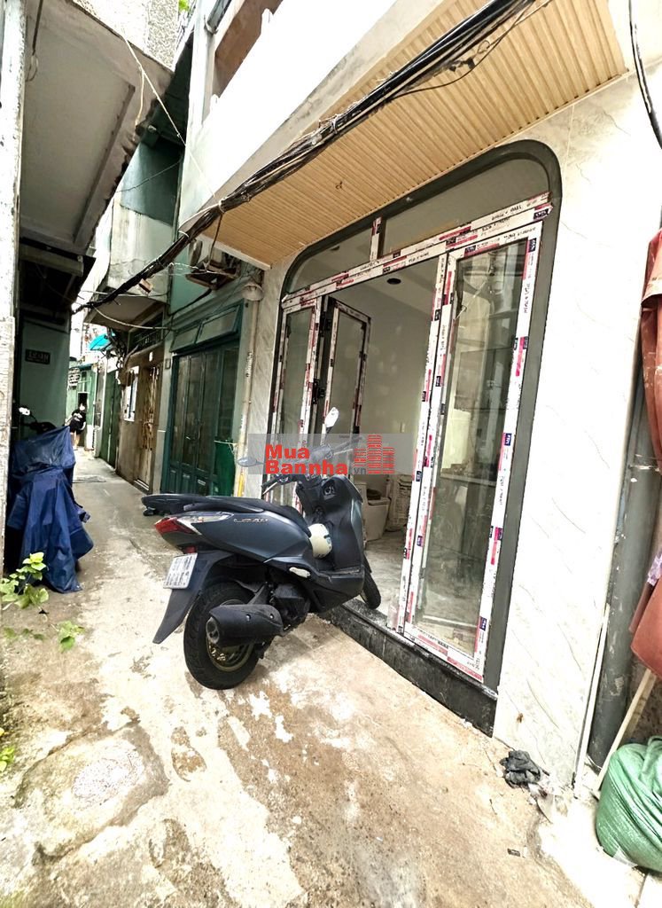 Mua bán nhà quận 4, 3 tầng, hẻm thông, xe hơi đậu trước nhà, dân cư !