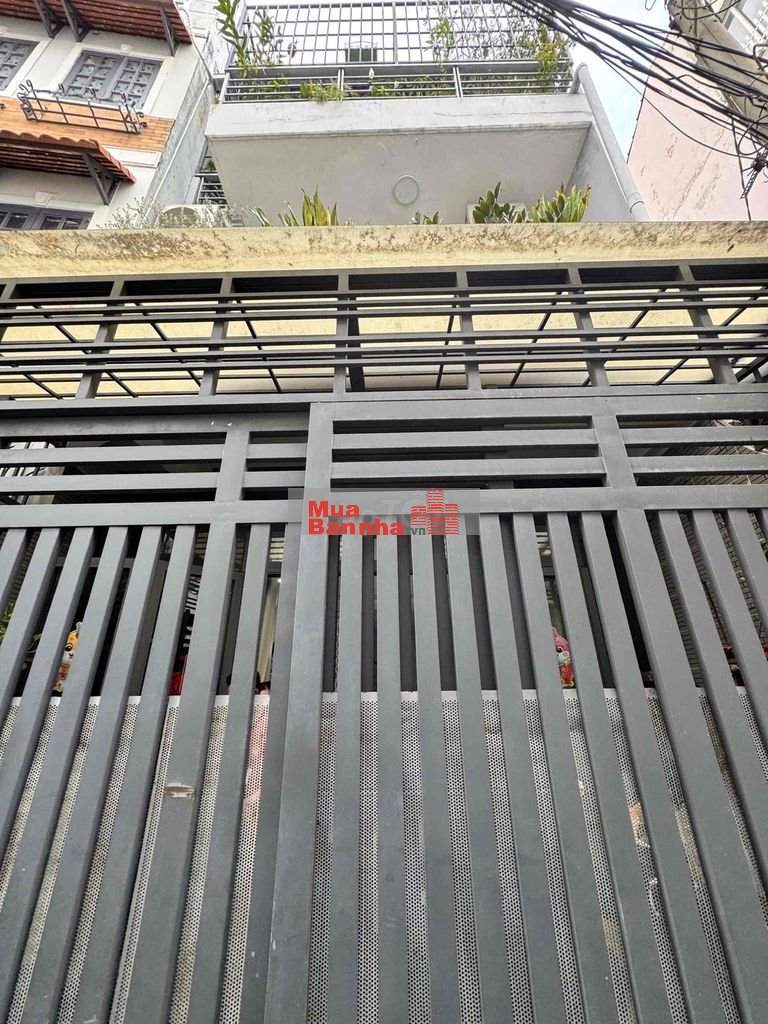 Giáp Quận 1, Nhà 60m2, 3 tầng 3PN, hẻm thông gần mt Hoàng Hoa Thám