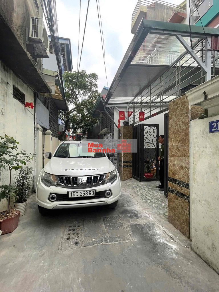 Nhà trung tâm Vũ Chí Thắng