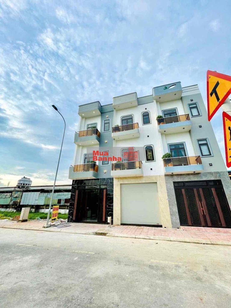 NHÀ PHỐ 3 Lầu CÓ PHÒNG NGỦ DƯỚI giá 4 tỷ 850tr