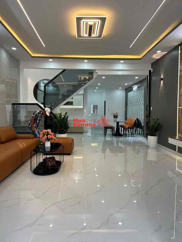 Nhà ngang 5.3 dài 16 1/ . Ngay chợ Đông Thạnh