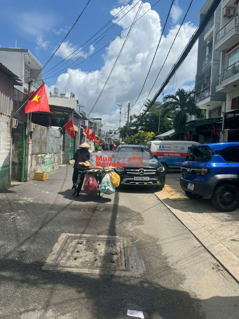 Nguyễn Duy Cung - 120m2 x 3 Tầng - Dòng Tiền 3.7%/năm - 9 Tỷ hơn