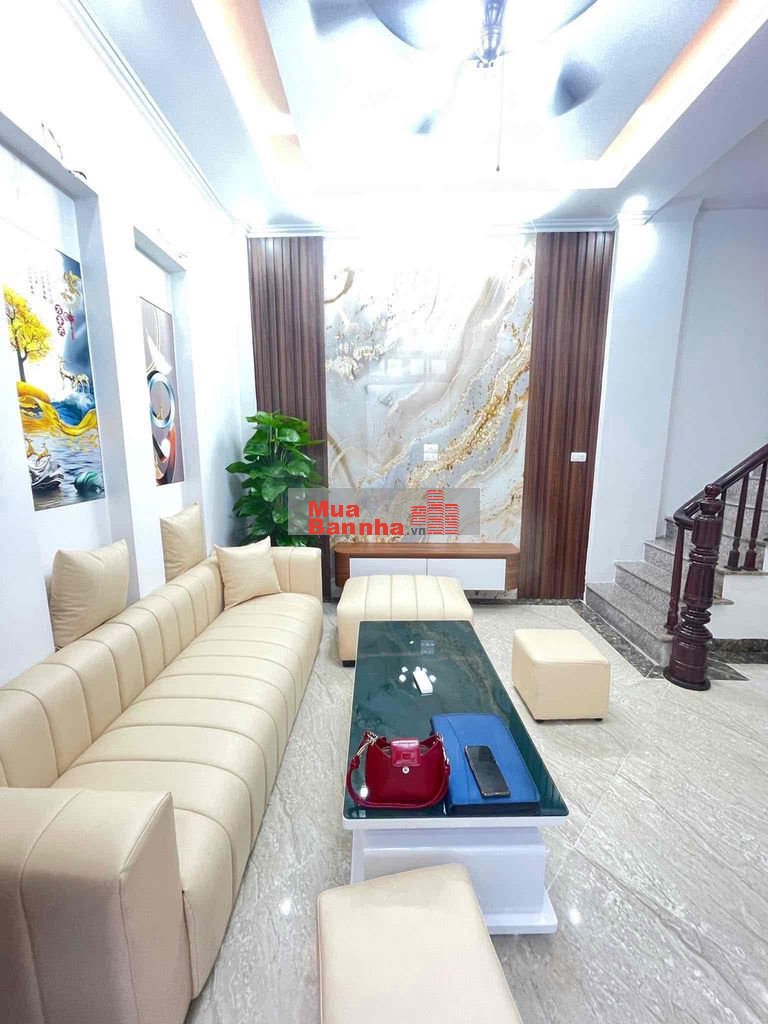 Bán gấp! Hoàng Mai ba bước ra Hồ Đền Lừ, ngõ thông, SĐCC nở hậu, 40m2