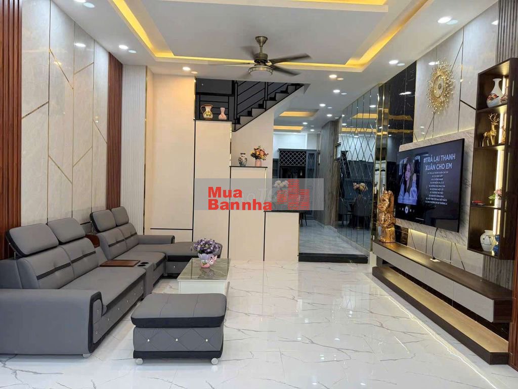 Nhà phố cao cấp gần pmh