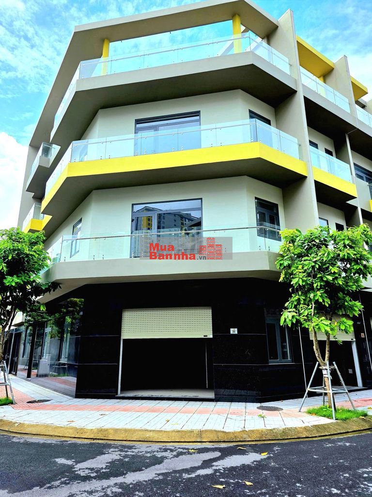 Nhà phố Dĩ An 4 tầng giá rẻ, sát Làng ĐH, 5 PN phù hợp cho thuê, an cư