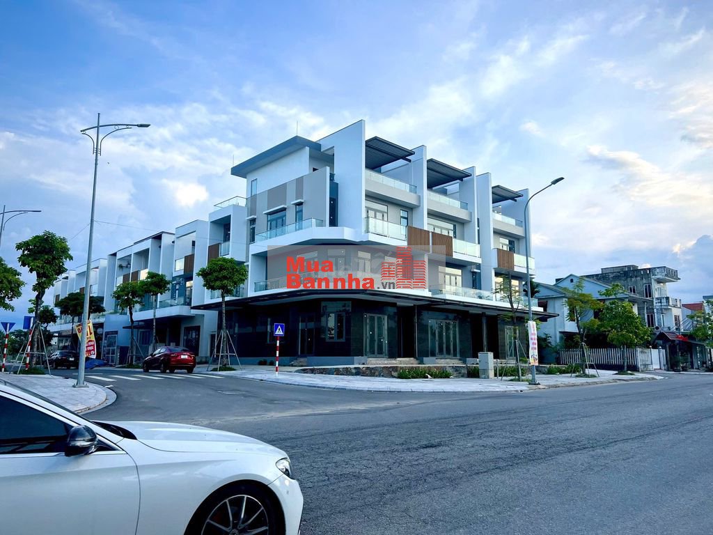 Bán nhà 3 tầng cạnh Aeon mall, thích hợp kinh doanh, không ngập lụt.