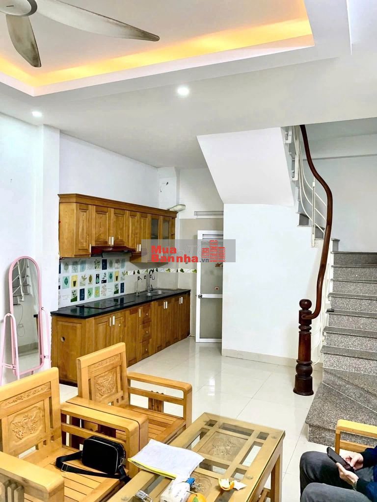 Nhà đẹp Nguyễn Trãi, 42m² x 5Tầng, ngõ ô tô tránh, đối diện Royal City