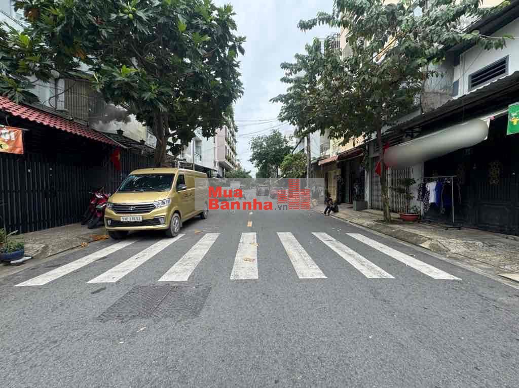 nhà mặt tiền 37m, đang cho thuê 20tr. giá nhỉnh 4 tỷ.