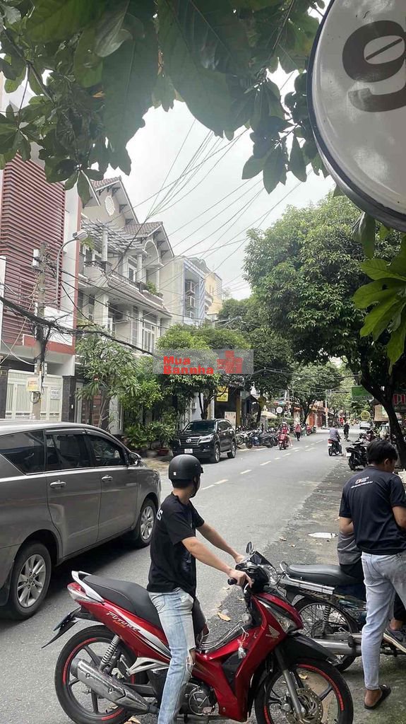 Bán toà nhà căn hộ dịch vụ ngay nhà ga T3-Hoàng Hoa Thám-Cộng Hoà.