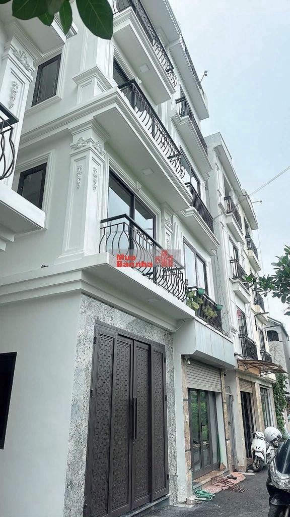 Nhà đẹp phố Cự Khối. cách phố 20m. DT 42m2 x 5t. ngõ ô tô thông rộng