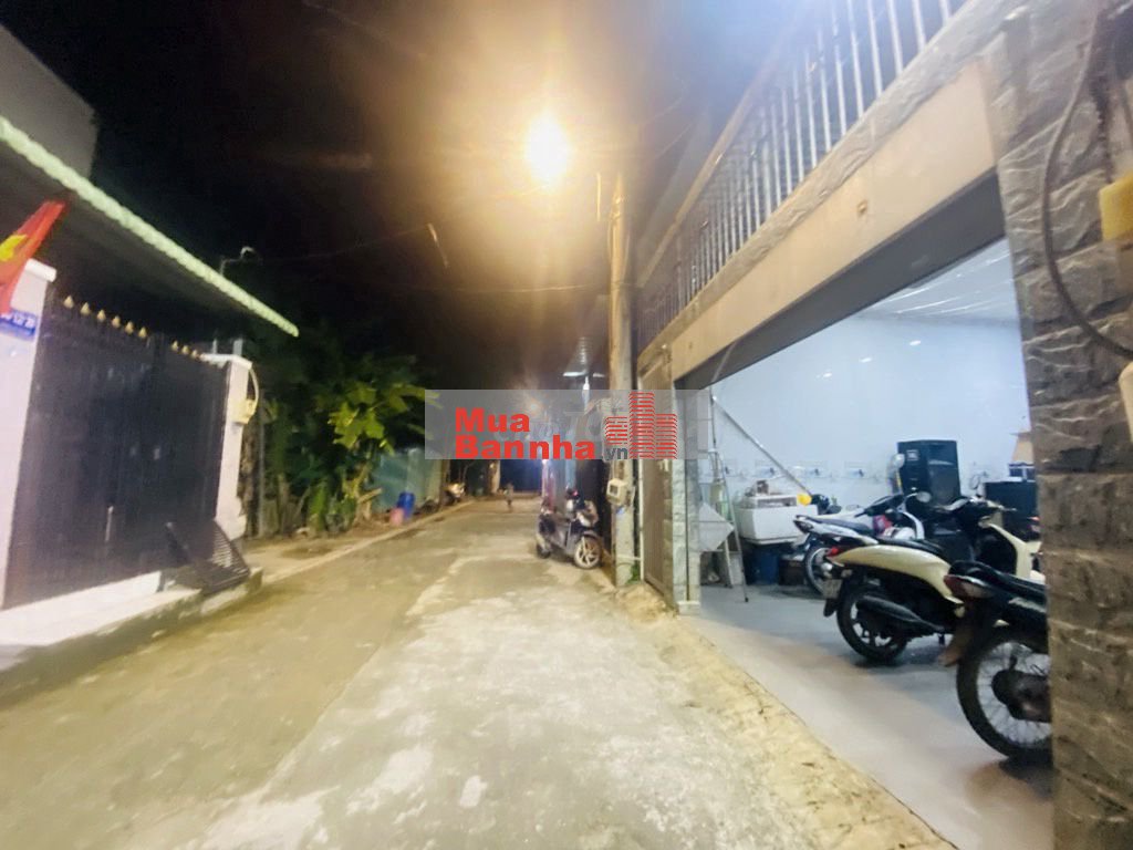 BÁN NHÀ VỀ QUÊ-Sát Vinhome -nhà 2T 80m2-FULL thổ cư -HXH-nhỉnh 4tỷ TL