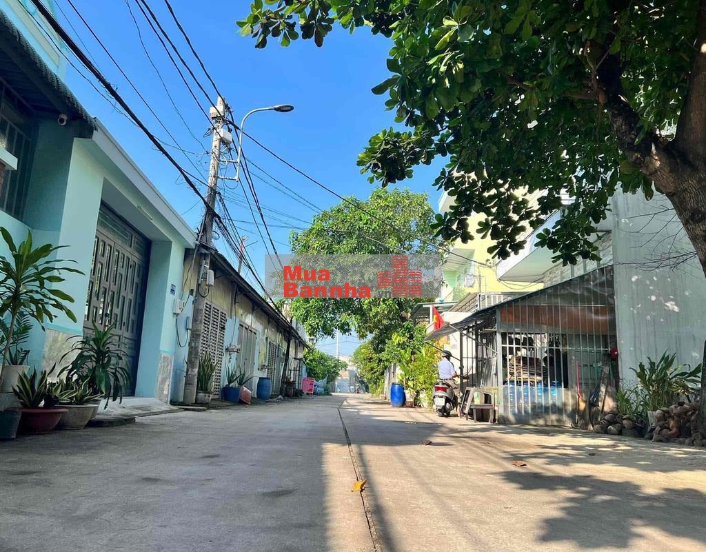 Nhà bán: Hóc Môn