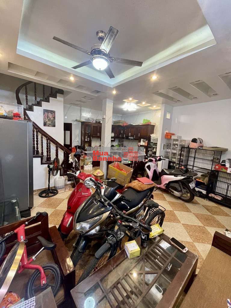 Bán nhà Nguyễn Văn Cừ, Lô Góc, Nhà Dân Xây, Mặt Tiền Rộng.