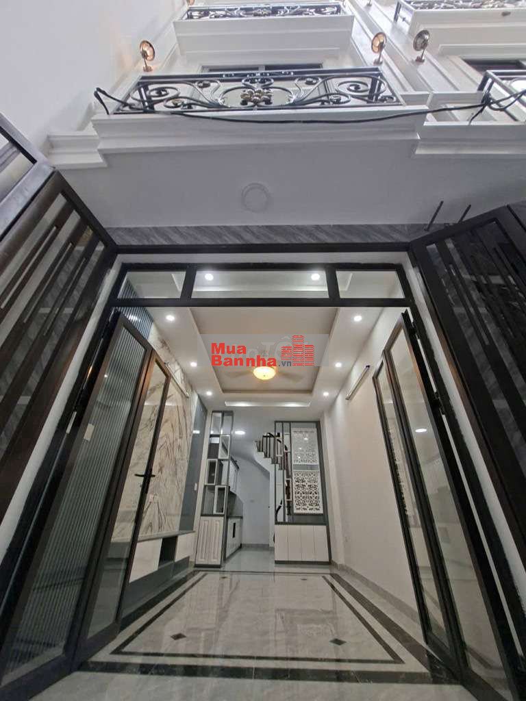 NGÔI NHÀ DÀNH CHO VỢ CHỒNG TRẺ