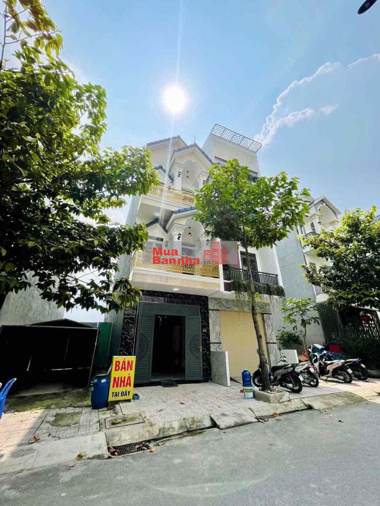 BÁN NHÀ MÁI THÁI 2 LẦU 4 PN . Gần Ngay Chợ Phú Phong Thuận An Bình Duo