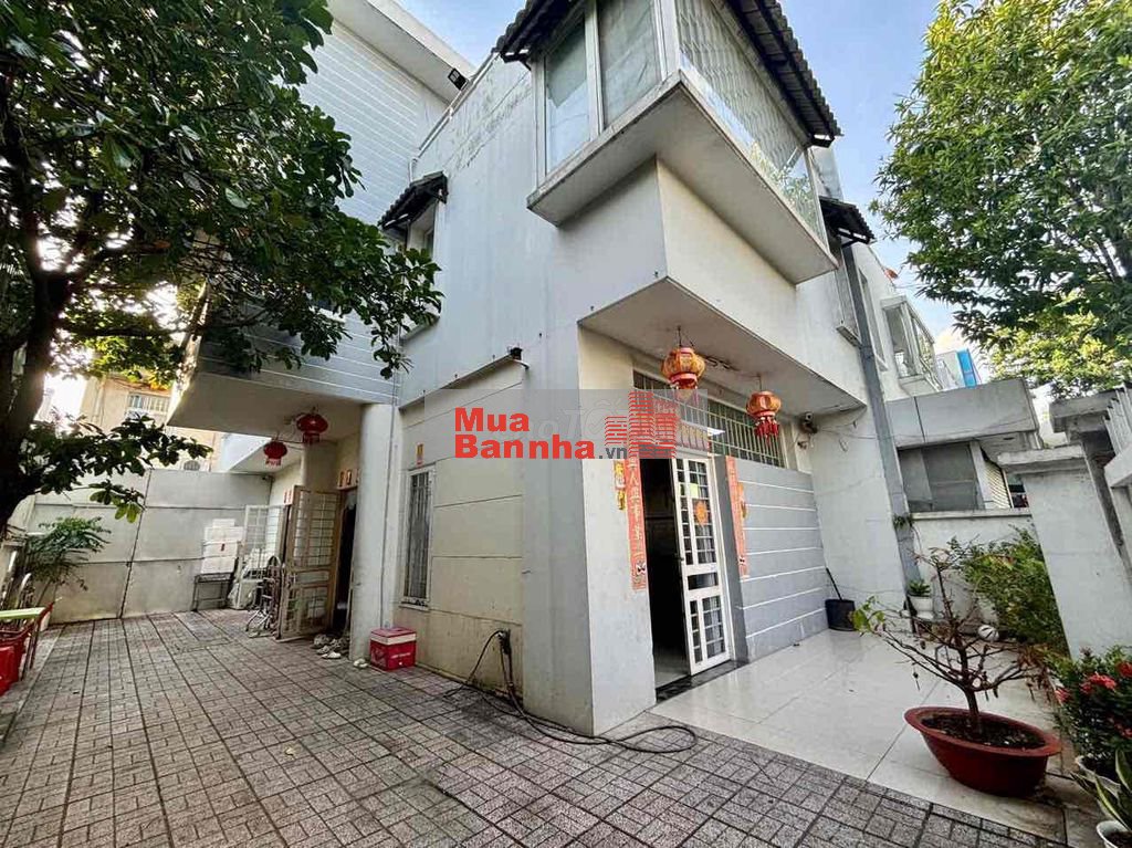 cần bán căn nhà nằm mặt tiền đuong d35 kdc vietsing