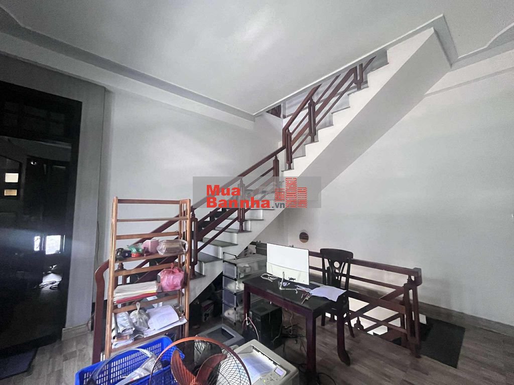 Bán nhà 3 tầng lô góc 2 mặt kiêt ô tô gần bến xe Đà Nẵng
