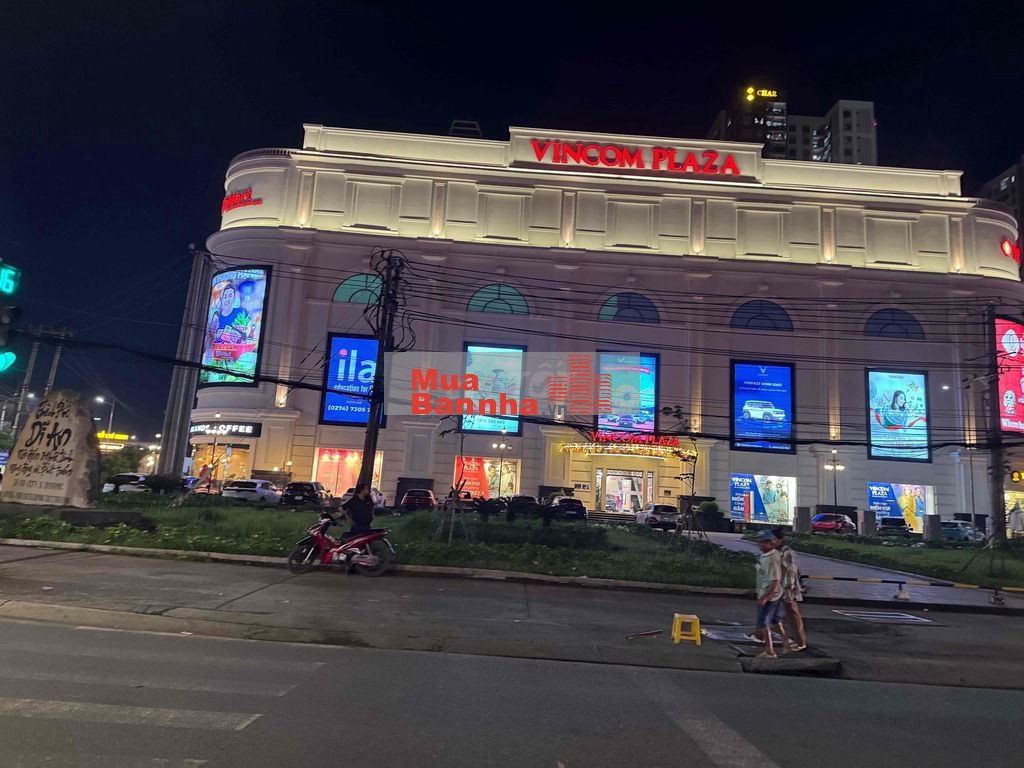 nhà 3 tầng 150m2 , mặt tiền đi bộ ra Vincome Dĩ An, chỉ 6,5 tỷ