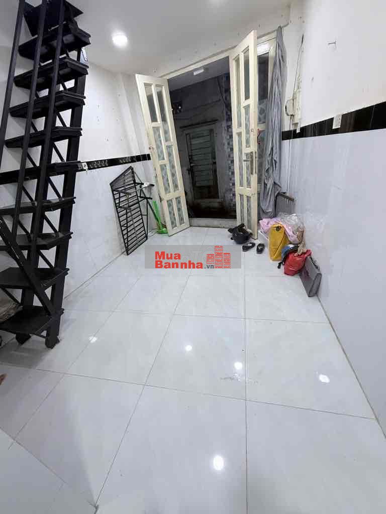 Chỉ nhỉnh 1,7 tỷ mà có nhà Quận Bình Thạnh , sát Q1 , 15m2 ,3 tầng ,2
