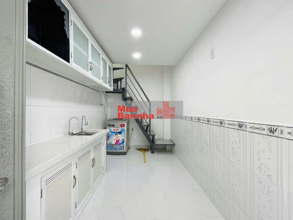 VÀI BƯỚC RA XE HƠI - NƠ TRANG LONG BÌNH THẠNH - 2TẦNG - 2PN - Ở NGAY