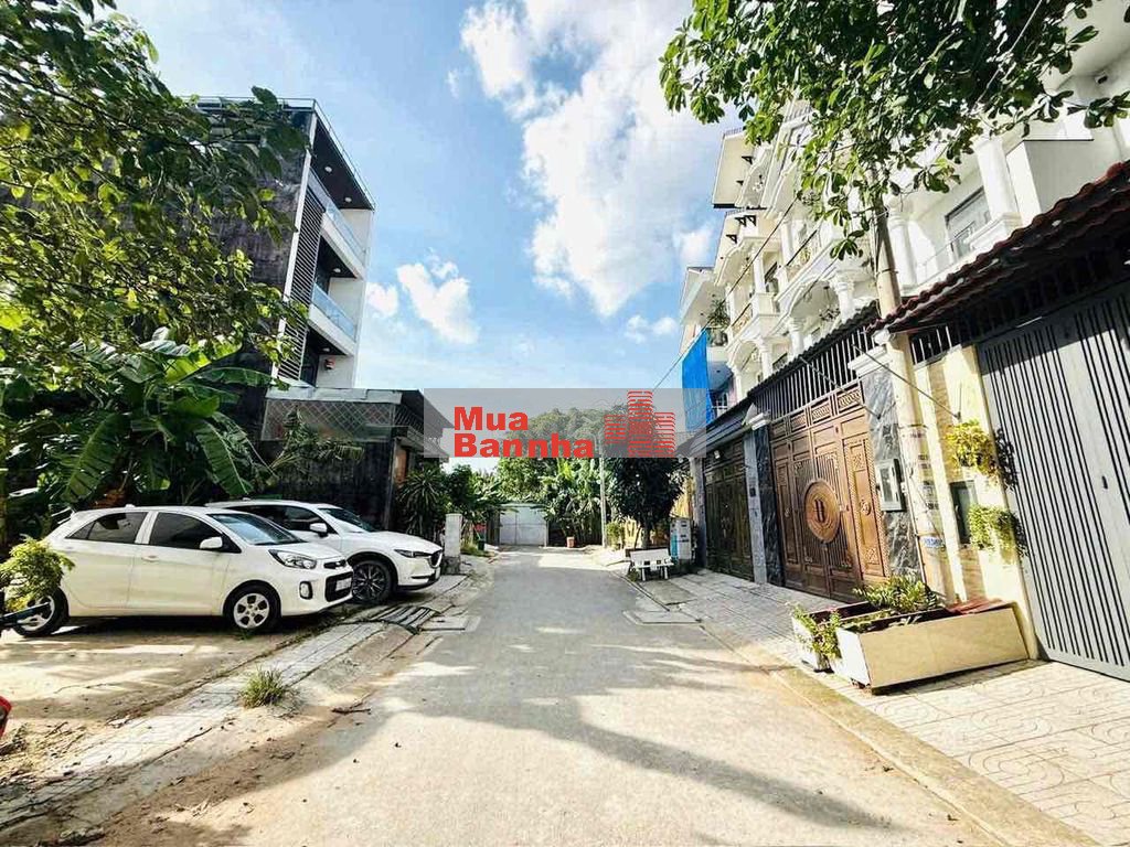 Hiếm 120m2 Sẵn Nhà 2 Lầu Ngay Phạm Văn Đồng