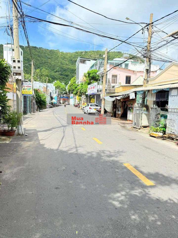 Bán nhà 1 trệt 2 lầu mặt tiền đường Hùng Vương