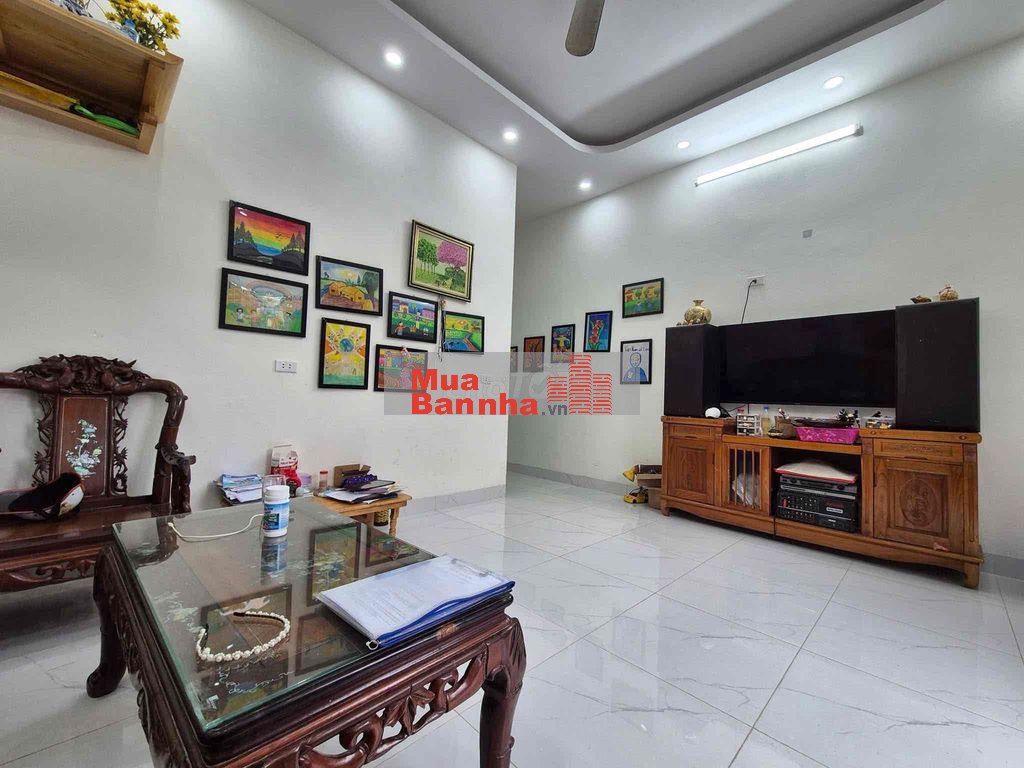 Hơn 2 tỷ có nhà đẹp Định Công Thượng-Oto tránh 40m-62m*2T;3N