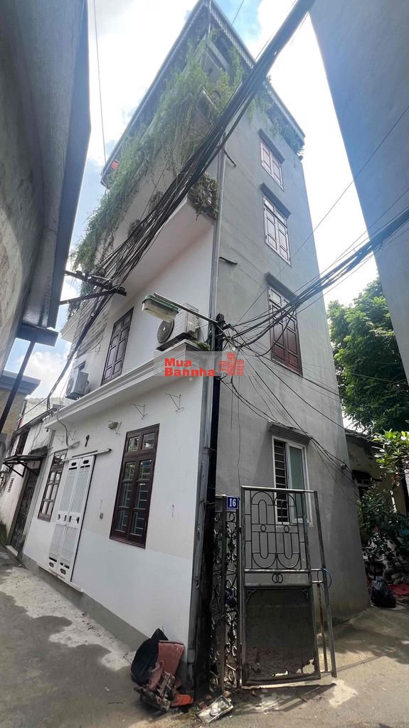 Cần bán nhà 5 tầng thoáng mát, 2 mặt ngõ. Đường 2,5m. Sổ đỏ chính chủ.