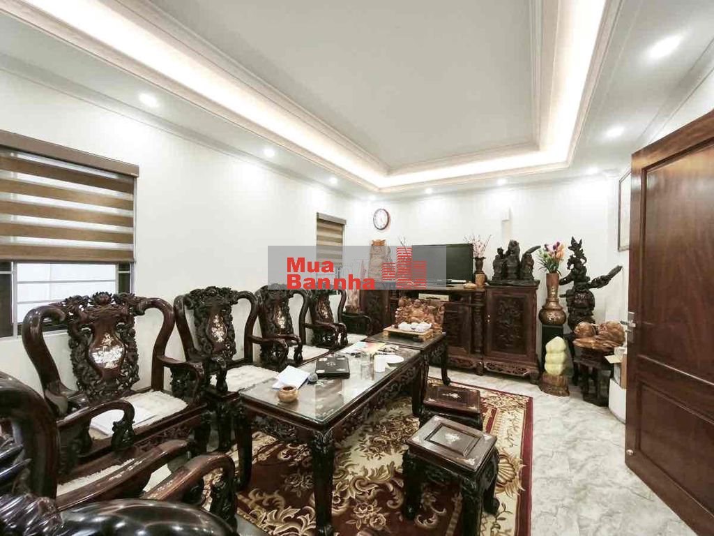 Bán nhà phố Lạc Long Quân 40m2, 4 tầng, mặt tiền 9m. Giá nhỉnh 9tỷ