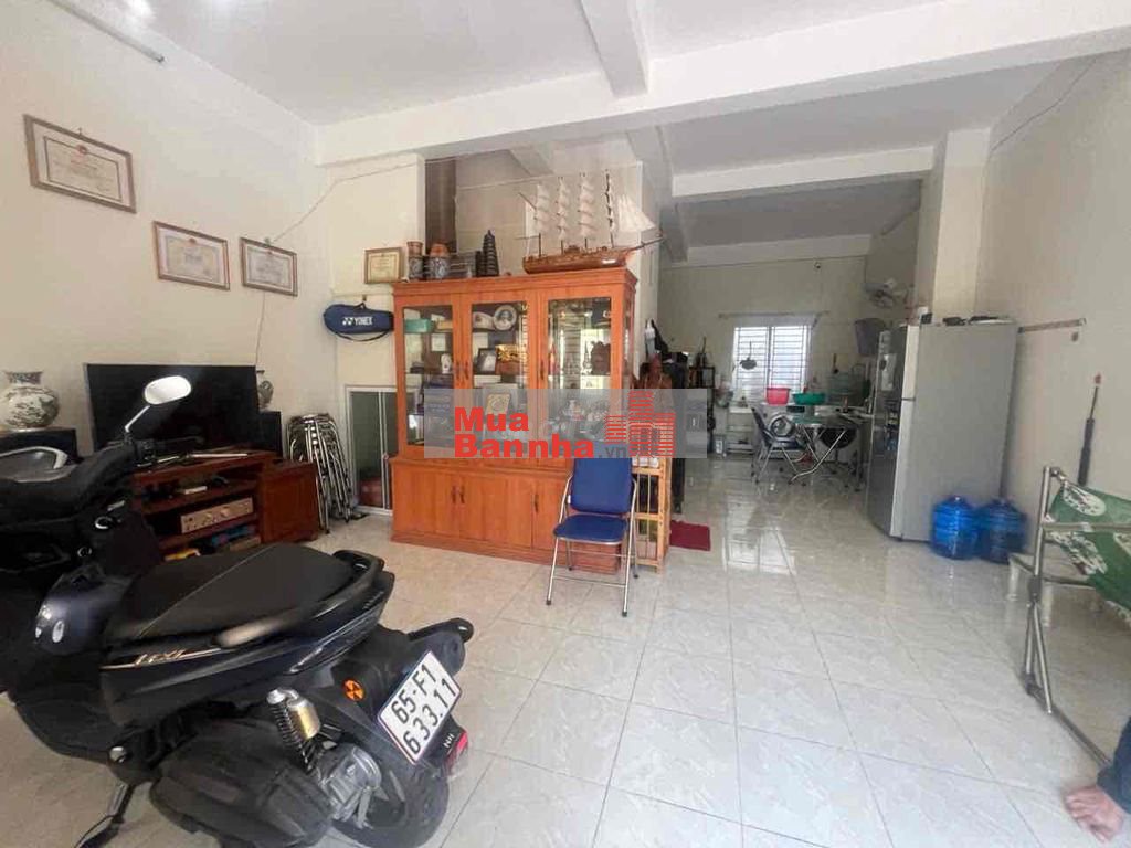 BÁN NHÀ TẶNG NỘI THẤT KDC HOÀNG QUÂN GẦN CAO ĐẲNG FPT