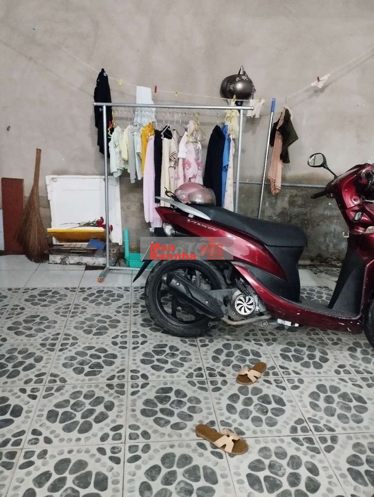 Nhà C4 Vĩnh Phú. Đường xe ba gác nhỏ. Dân cư đông đúc, yên tĩnh