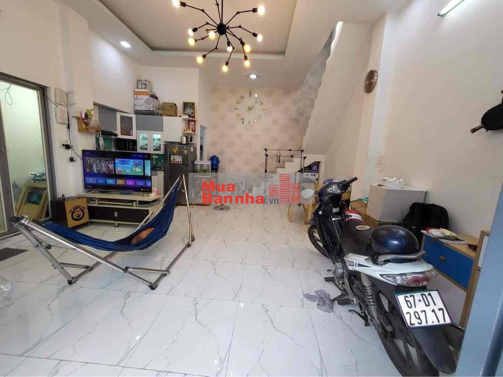 Nhà mai hắc đế cách 1 căn ra mặt tiền,37,7m2,ra chợ chỉ 20mét