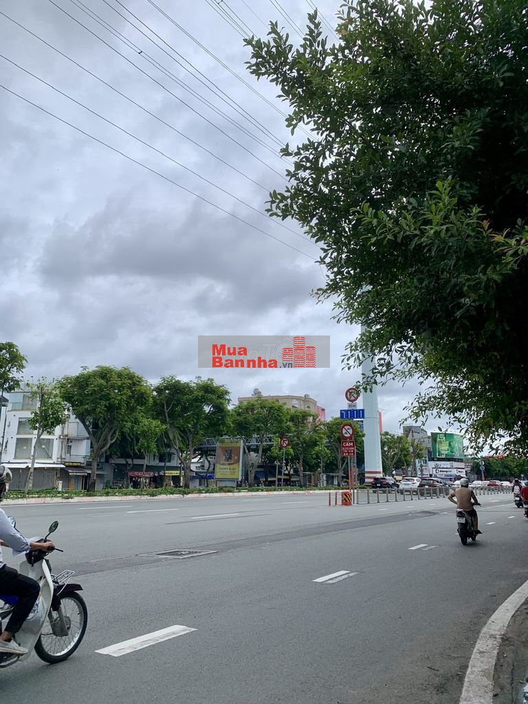 Bán nhà hẻm 507 Lê Quang Định thông Phạm Văn Đồng.