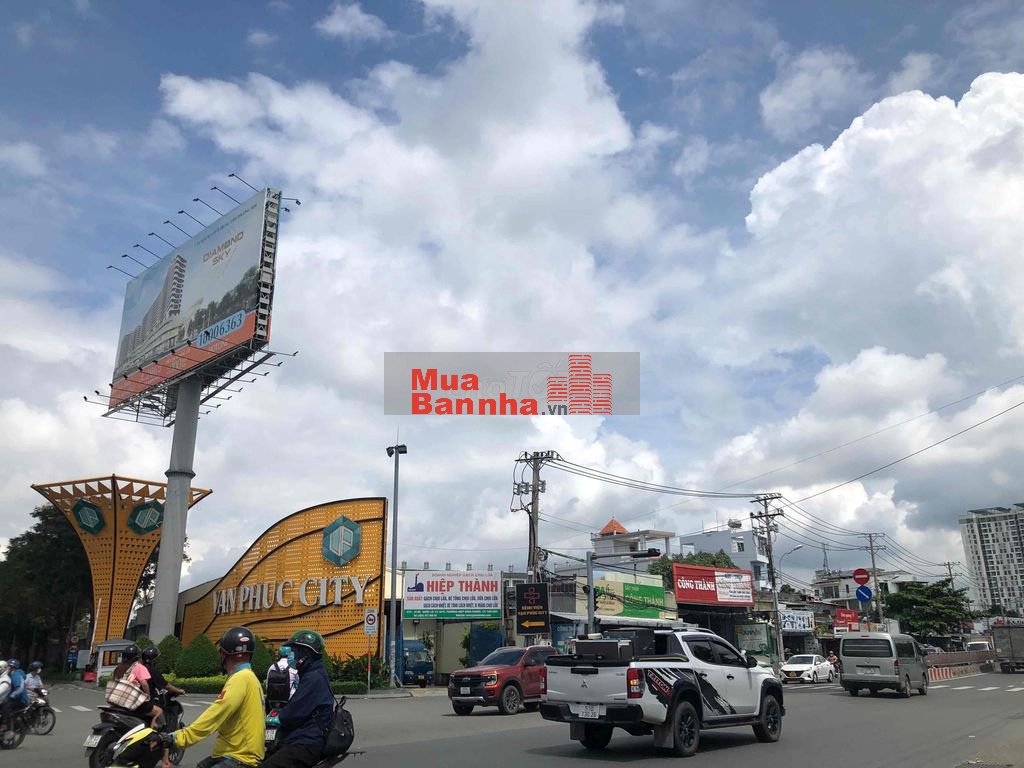 NHÀ HẺM XE HƠI ĐỐI DIỆN VẠN PHÚC HIỆP BÌNH PHƯỚC, THỦ ĐỨC Chỉ 5,3 Tỷ.