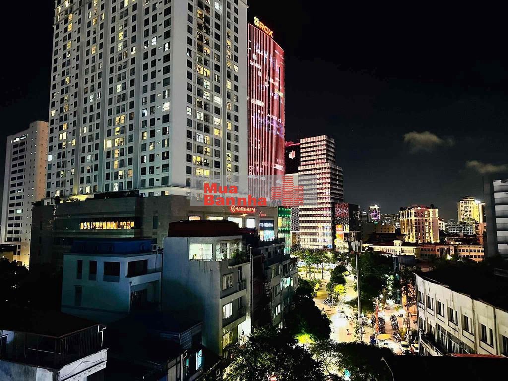 Bán tòa kính mặt phố Chùa Láng 136m², 8 tầng + hầm, MT 6.2m, 115 tỷ