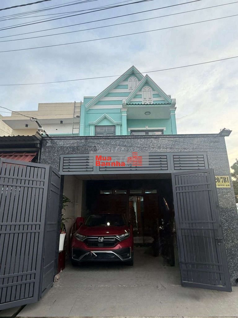 Nhà đẹp mặt tiền đường nhựa lớn