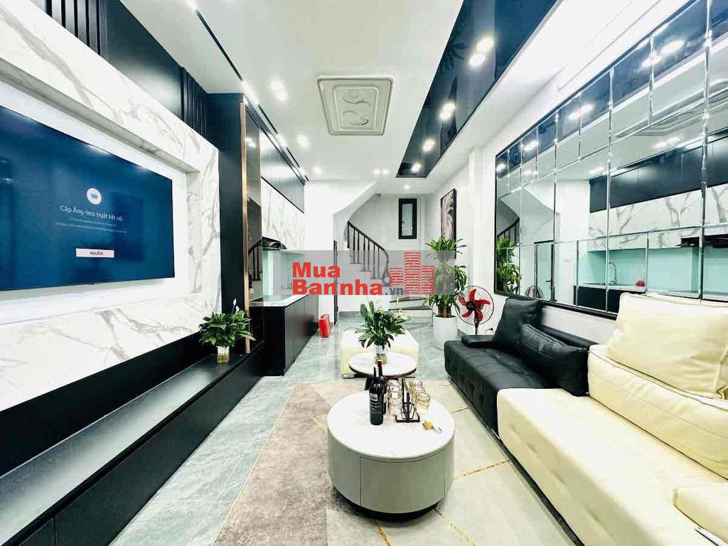 Lô Góc Cầu Giấy 38m2 - 5 Tầng - Sổ Vuông - Gần Phố - Ở Ngay - 8 Tỷ