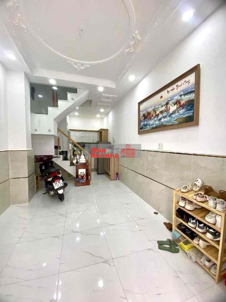 NHÀ 3TẦNG MỚI ĐẸP DT 26m2, CHỈ HƠN 2Tỷ, HỒ VĂN LONG