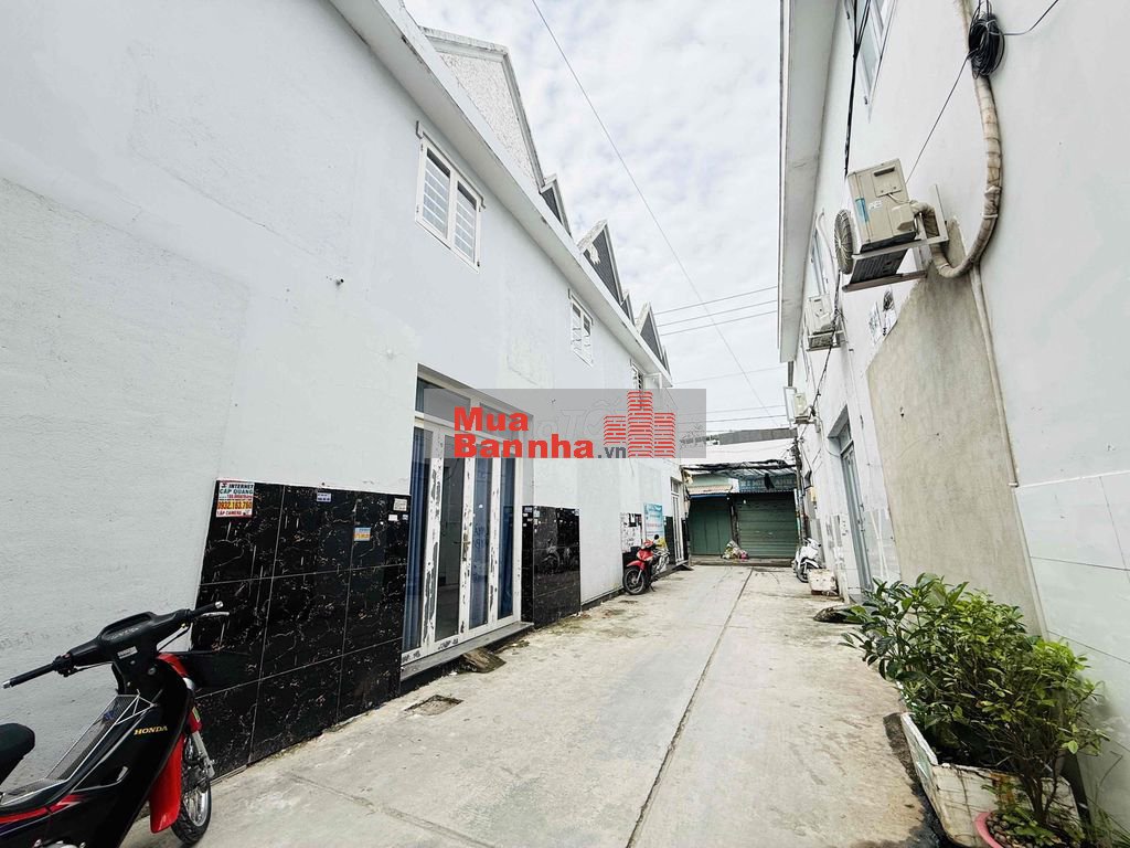 MẶT TIỀN Lô Góc 108m2  - ngang 5,5 chợ BÌNH THÀNH, KDC VĨNH LỘC, ngang