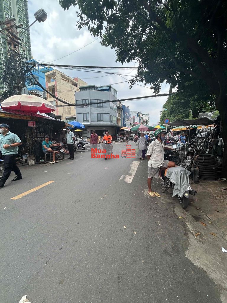 Mặt tiền sầm uất quận 5