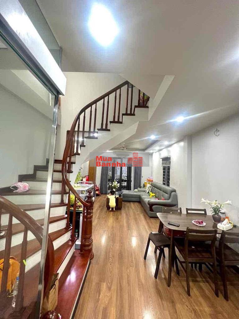 Hào Nam, sát phố, ngõ ba gác thông kinh doanh, nhà dân xây mới 45m2*5T