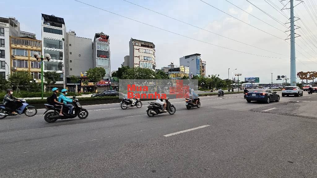 RẺ NHẤT- Nhà mặt phố- 119m²– vỉa hè đá bóng– ô tô vào nhà-kinh doanh