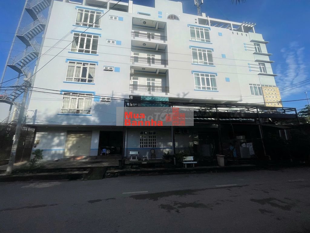 Nhà 3 mặt tiền nam sông hậu