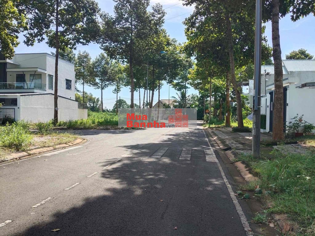 NHÀ 1 LẦU MỚI XÂY TẠI TRUNG TÂM PHƯỜNG