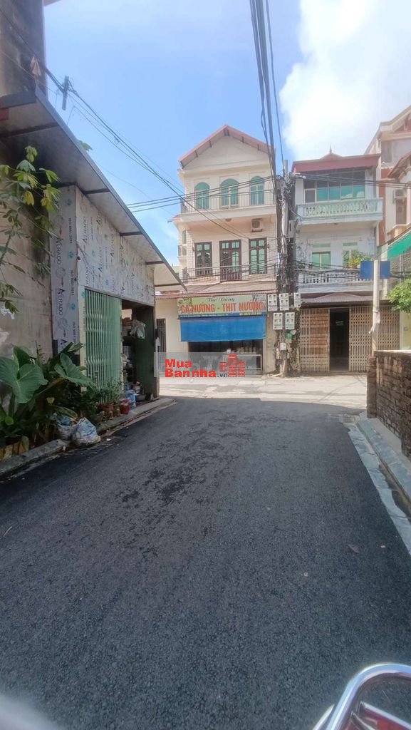 BÁN NHÀ 2 TẦNG TRUNG TÂM NAM HỒNG – VỊ TRÍ

VÀNG, TIỆN NGHI ĐẦY ĐỦ

🏠