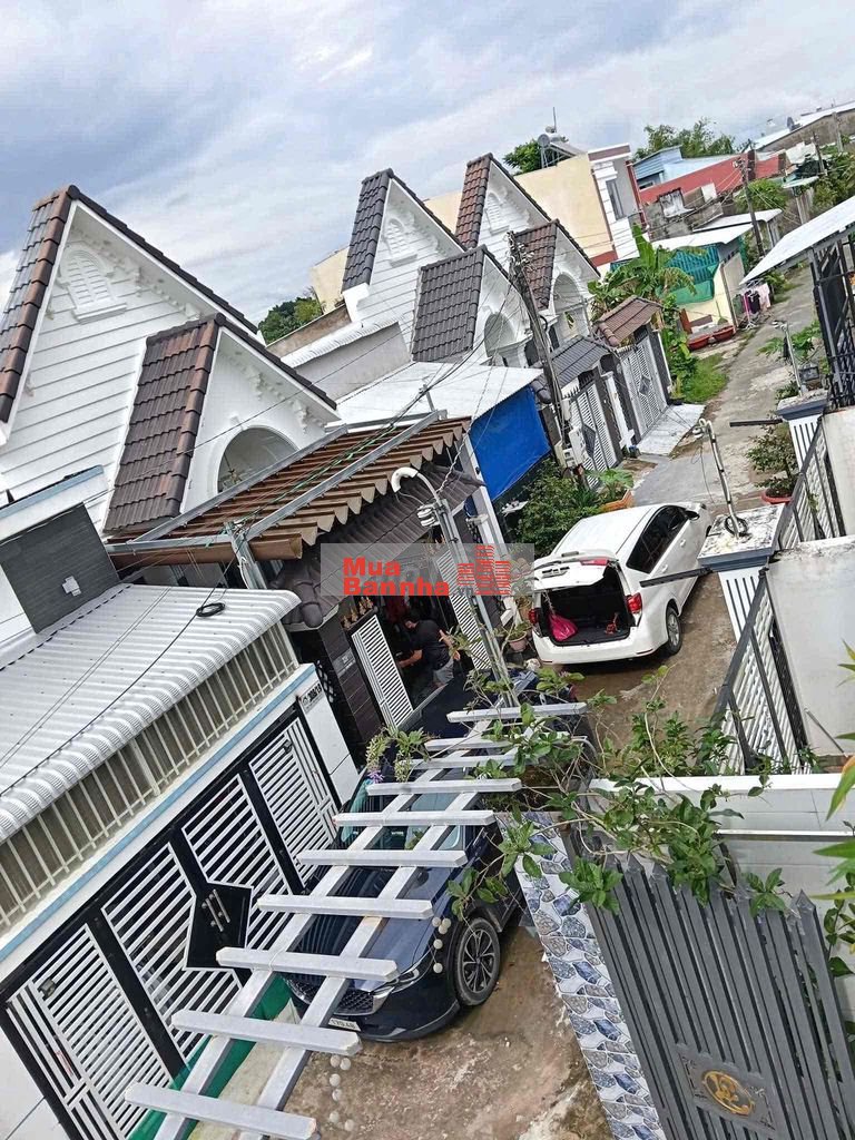 RA GẤP 1TRỆT 1 LẦU ĐÚC KIÊNG CỐ ĐƯỜNG OTO CHỈ 1tỏi650